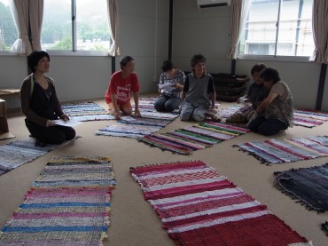 みなさんこんにちは。『織り織りのうた』ー被災地に仕事を　手織りヨーガマット製作ーの説明会を行います。
