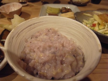 12日は『古代米のみるく粥』でした。スジャータさんのやさしい気持ちになりますね。昼のカレーご飯の活用です。