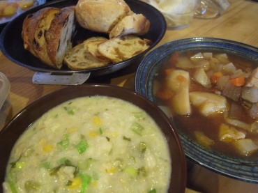 朝のお粥が昼にはリゾットに変身でっす。先日のスープと合わせ、早野家は昼中心の食事です。