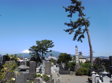 松陰寺は、霊山富士の麓にある穏やかな素晴らしいお寺さんでした。