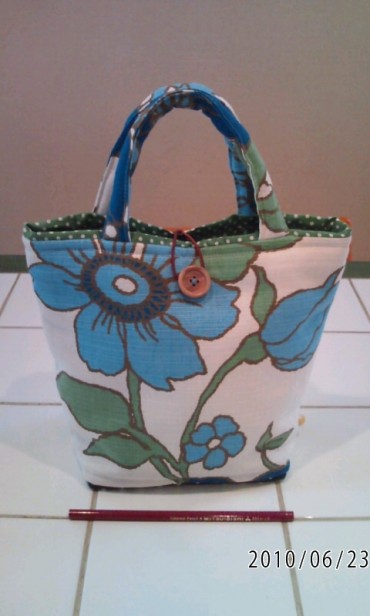 モダンな大柄で素敵です。2800円