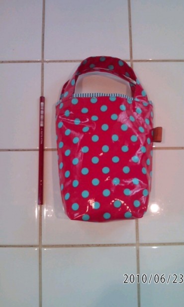 お財布と携帯を入れて～便利！1800円