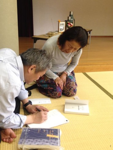 お二人の先生寄り添い