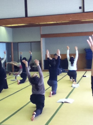 アーンジャネーヤアーサナ