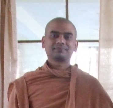 2007インド 他 335 初来日されたスヴァーミー・ヴィシュワルーパナンダ・ジ。シヴァーナンダ・アーシュラムでヨーガクラスを担当されていたスヴァーミージーです。我々がスヴァーミージーと呼ばれる高僧と直接学びを受けることのできる貴重な時間でした。