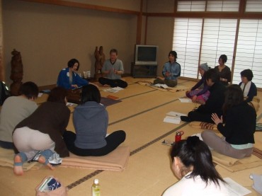 DSCF6555 風を吹き込み音が出るハルモニウムに合わせ響き合いです。練習不足の早野でゴメンナサイ。