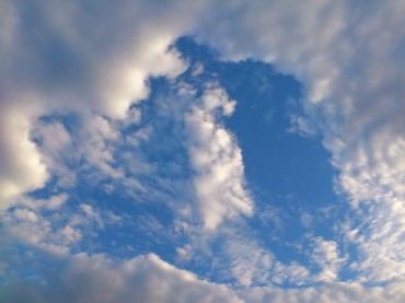 上昇気流の雲〜　わあ、登っていく流のよう（Photo by Satoko Yaegashi)　