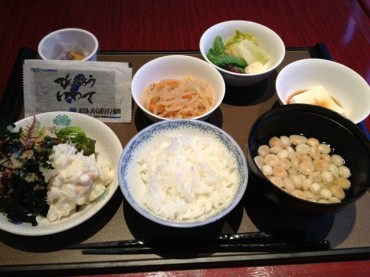 活動前。いつも盛岡駅前のホテルで朝食をいただいています。最期の晩餐？？