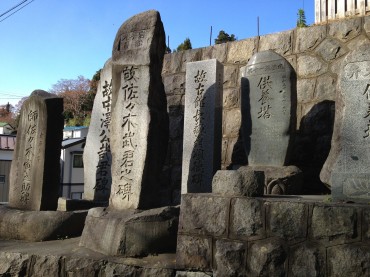 明治と昭和8年の碑です。