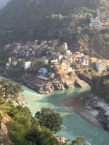 プラヤーガ（グ）は河の二流が新たな流れになる合流点。