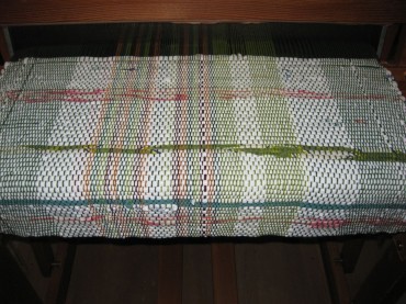 「織り織りのうた」と、『今』織りを奏でている最中の、『山』。<br /> スーっと入る色は無心で織る自然な表現なんだろう。