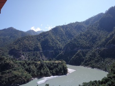 どこか懐かしい風景…聖地リシケシとガンガーの流れ