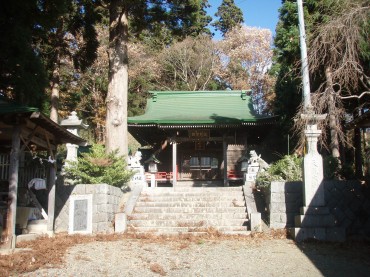 鍬ケ崎の町を一周します。高台へ歩いて向かいました。高台には神社があり、ここにも3．11以降数名が避難生活をしていたといいます。