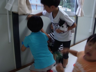 すごい！と施設の壁はマグネットがくっつくぞお〜