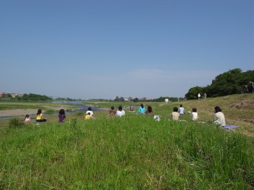 懐かしい。2011.03.11以前まで㈰にしていたソラヨガの写真。迸る水源、多摩川にて。