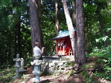 ご挨拶。酒と米が奉納され、一礼２拍手１拝。