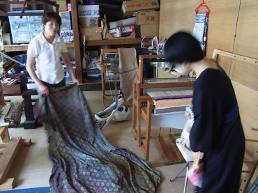 横糸につかう布や色合いについて