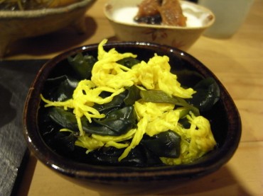 酢のものが今日の元気になりました。色も美しく、味も酢ですから、キリリっです。・・・のつもりです。