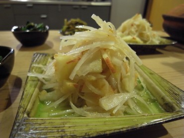 やはり今朝も登場、りんごのサラダ。今朝は大根と合わせていまっす。