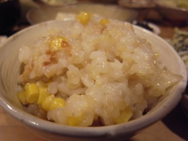 今朝もモロコシのおかゆに少しのお野菜。今朝は山芋の残りと白菜くんです。
