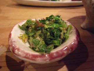 大根の葉の部分。何でも使い切ります。大根は捨てるところがありません。くるみを加え、いいお味がでるホロホロと呼んでいます。