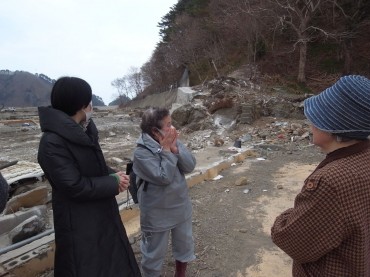 叔母さんは、過去の思い出が募っている様子です。今はただお話を聞きました。この後ゆっくりと深呼吸し、お茶をさし上げると、言葉を止め『美味しい』と笑ってくれました。