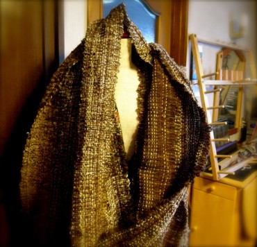 R0015609 普段はこのように、織りによる作品を生徒さんが作られています。また、知る人ぞ知る酵素玄米の『健康カフェ』も営まれています。作業の後に、そんなお楽しみも出来るかもしれませんね。