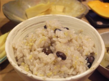 その豆を使った炊き込みごはんです。昨日の朝だったか・・・。