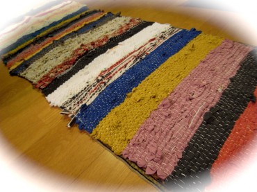 当時のつなぎリレーで織ったマット第一号（笑）