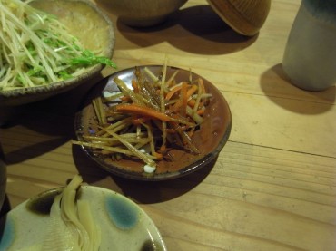 ウドの皮のキンピラです。