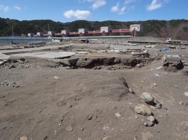 R0015781 小本被災地 この水門を津波が越えてきました。
