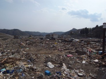 R0015885 倒壊家屋数1600、死亡確認140。多くの人の命が叫びがまだ残っているようです。