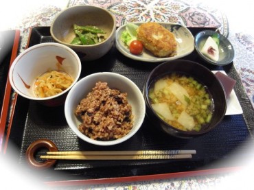 もうひとつの楽しみがコレ。<br />
超健康食『酵素玄米』定食500円〜1000円。要予約。