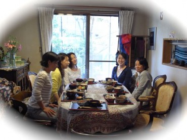 R0015970 「いつも、昼なんてテキト〜なのに、ああ、こうやってきちんと感謝していただかないとダメですね。」