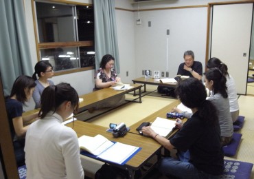 先日第1回が行われました。著者と読み解く『インドの叡智』学習会の様子。第1回目は全体の説明なので、2回目より本格的にスタートですよ。全部で15回。12月までです。