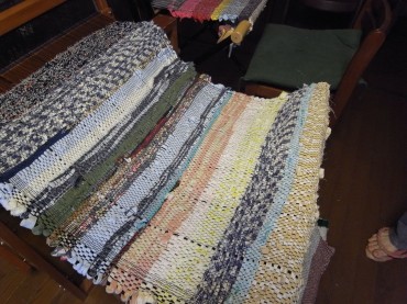 R0016138 今日、早野が、前に織られていた田中幸子さんと奏でたマットです♪