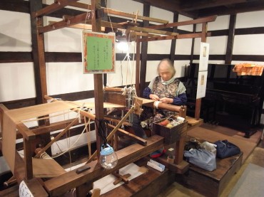 こちらが、岩泉の昔からの機織り。