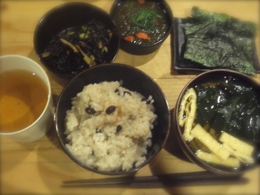 今朝は真っ黒クロスケな膳になってしまいましたね。