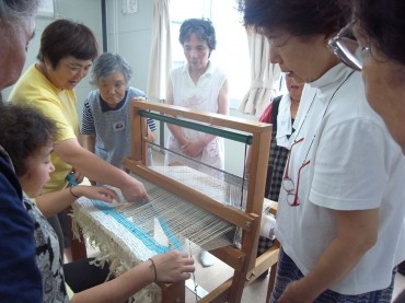 通して〜たるみの調整・・・踏み変えてから〜〜トントントンとっ♪みんなで声を変え合うからオモシロイ！大合奏です。3月から毎月皆様の顔をみていましたが、こんなに大笑いしているのを初めて見ました。　