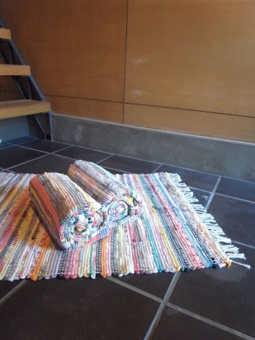 最初に織られた3本の『虹』が届いた。…しばらく見つめることしかできない。