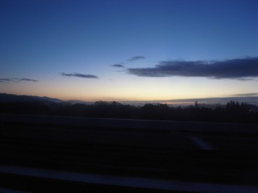 夜行バスからの夜明け