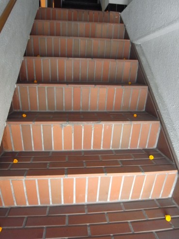 「階段を上がるところからお教室」と加藤照美先生。