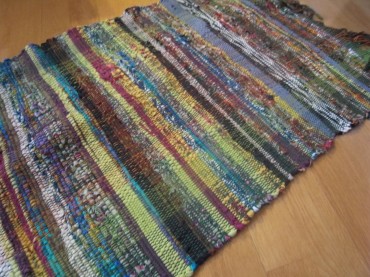 幅62㌢×流さ130㌢なので、2つに織ると座布になります。瞑想によさそう？！