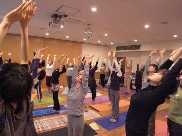 12セットのスーリヤ・ナマスカーラ・太陽に礼拝しました。