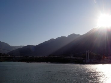 思うだけで浮かぶリシケシの光景です。