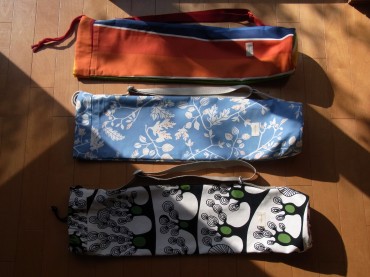 欲しい方は、注文しますので、お申出くださいませ。縦しまのすっきりとしたカラーのもの、まだ在ります。