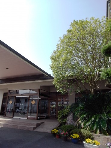 RIMG2476 13日11時現地集合、お世話になる『木犀の湯-こだま荘-』さんです。