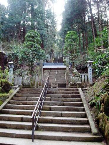 奥の院へ・・・