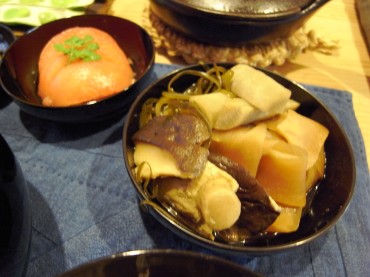 煮物は、切り昆布と椎茸、そして牛蒡くんです。