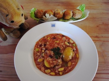 ハーブがたくさん入りいい香り、ヨギクマも香りを嗅ぎつけました☆